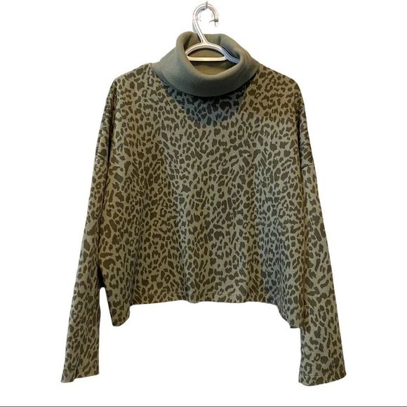 NWT American Eagle oversized Forever Cropped Turtleneck Sweatshirt green SIZE M - Picture 7 of 8